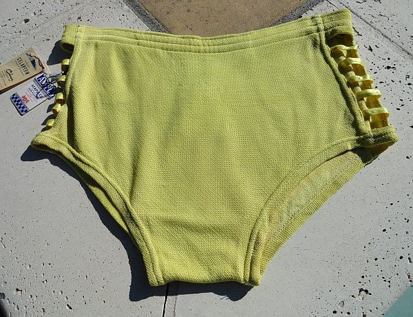 NOS NWT Vintage late 40s early 50s Campus 'Acapulco' Celaperm Yellow Swim Trunks with Open Sides siz